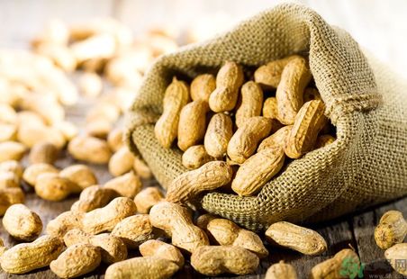 花生皮能不能吃？花生能和螃蟹一起吃嗎？