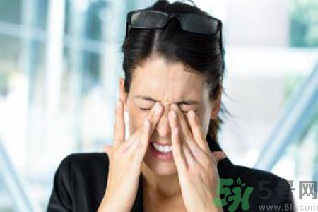 眼睛干澀怎么辦？眼睛干澀吃什么好？