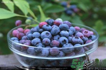 眼睛干澀怎么辦？眼睛干澀吃什么好？