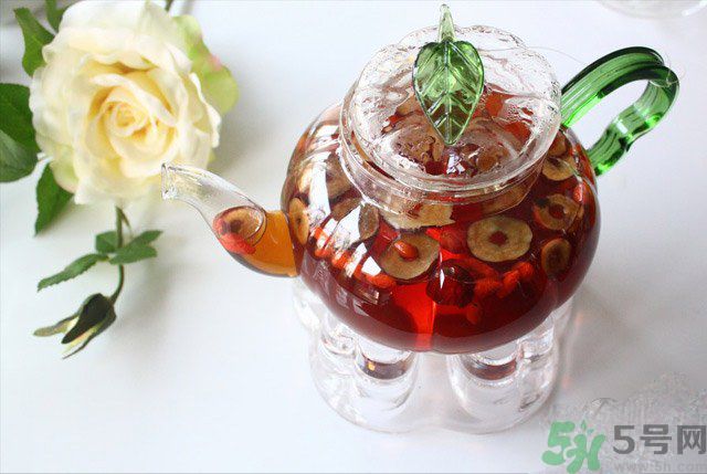 紅棗不能和什么一起吃？紅棗泡水喝會上火嗎？