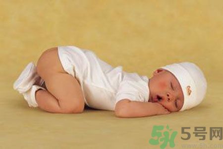 寶寶趴著睡覺好嗎？寶寶趴著睡覺是怎么回事？