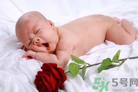 寶寶趴著睡覺好嗎？寶寶趴著睡覺是怎么回事？