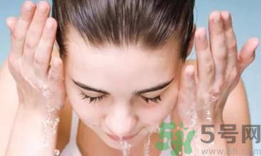 游泳前要卸裝嗎？游泳前需要先