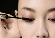 怎樣化妝不傷皮膚？化妝對皮膚有傷害嗎？