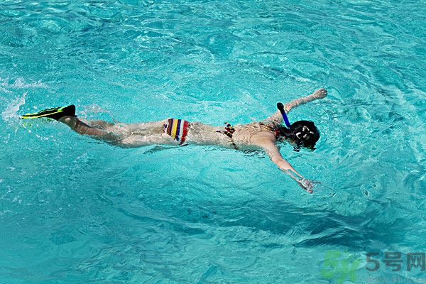 游泳前喝水好還是不好？游泳前喝熱水好還是冷水好？