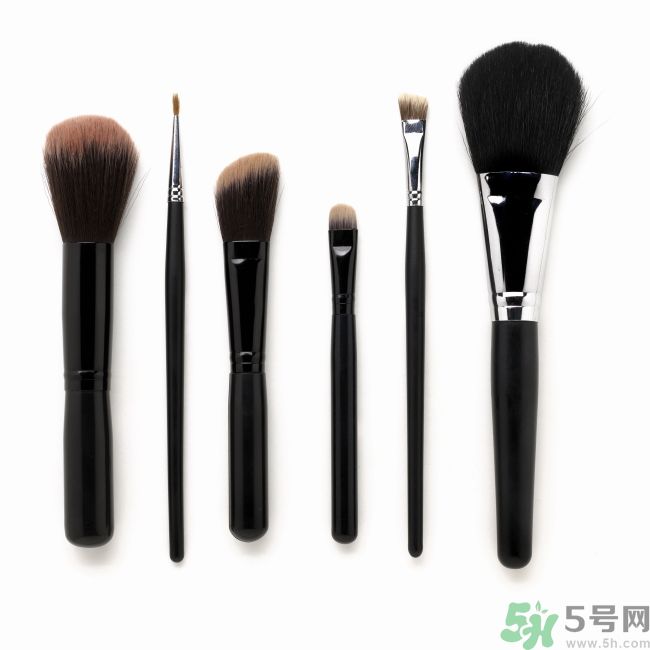 怎樣化妝不傷皮膚？化妝對皮膚有傷害嗎？