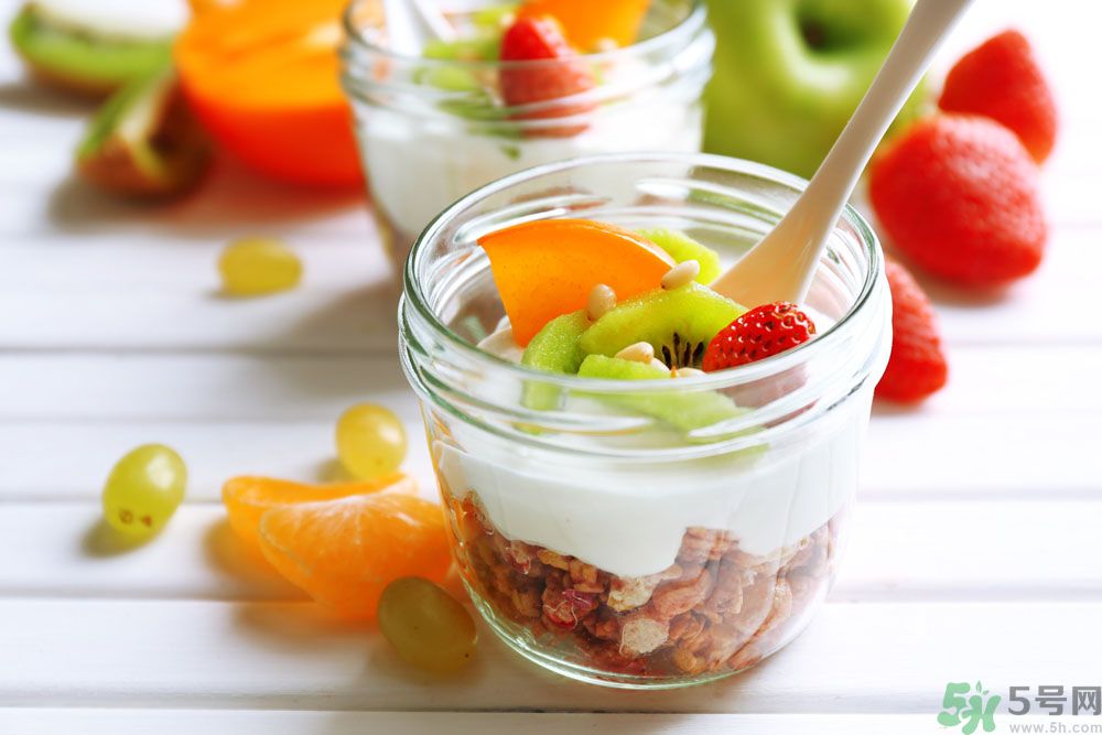 牛奶不可以和什么一起吃？牛奶可以喝蘋(píng)果一起吃嗎？