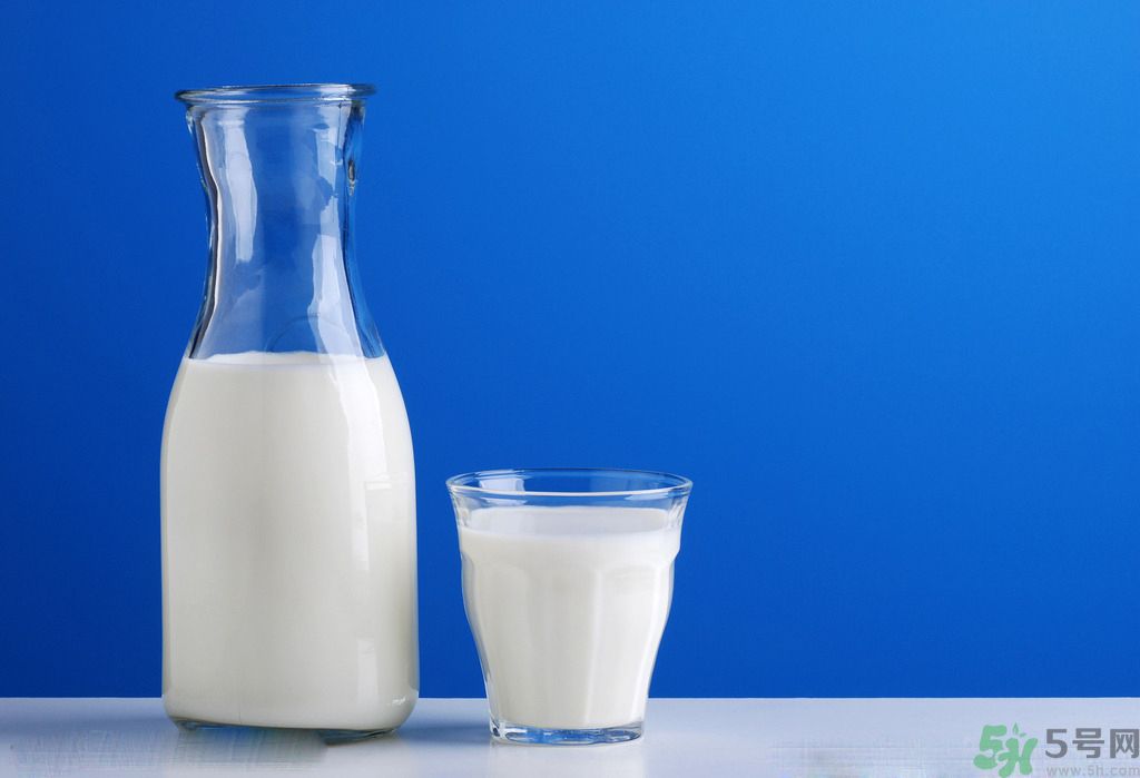 牛奶不可以和什么一起吃？牛奶可以喝蘋(píng)果一起吃嗎？