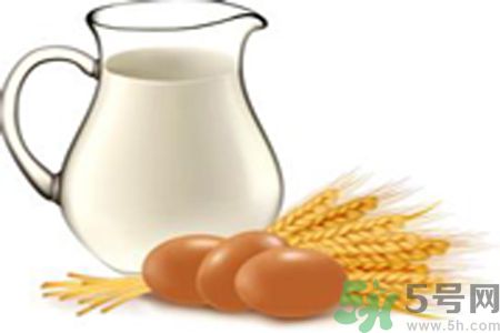 牛奶不可以和什么一起吃？牛奶可以喝蘋(píng)果一起吃嗎？