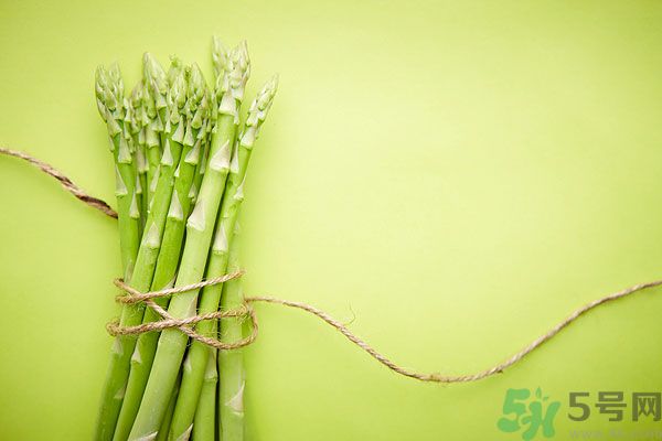 蘆筍開花了還可以吃嗎？蘆筍尾部開花能吃嗎？
