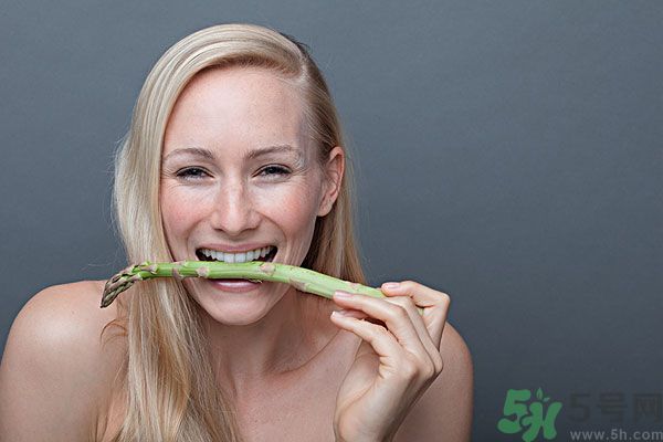 蘆筍可以去黑眼圈嗎？去黑眼圈吃什么最有效？