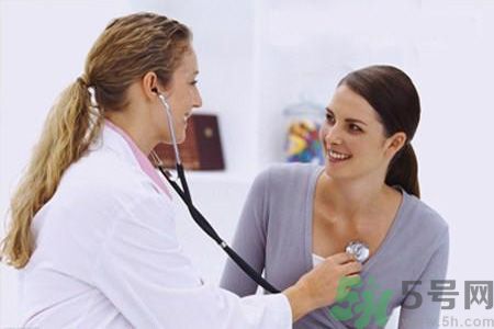 來月經(jīng)乳房脹痛怎么辦？來月經(jīng)乳房脹痛是什么原因？