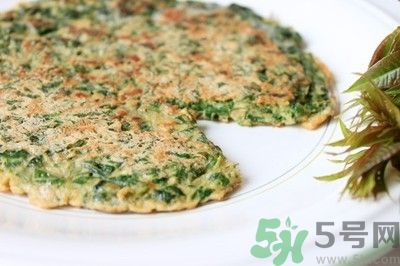 香椿雞蛋餅怎么做？香椿煎蛋餅做才能好吃？