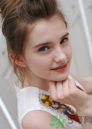 臉上長斑的原因是什么？長斑要注意什么？