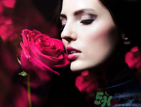 臉上長斑的原因是什么？長斑要注意什么？