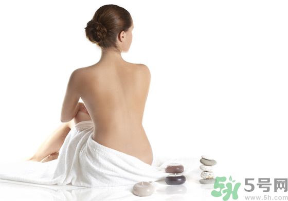 背上為什么會長痘痘？長痘痘怎么辦？