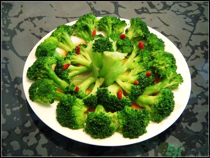 西藍(lán)花怎么才能洗干凈？西藍(lán)花要怎么切？