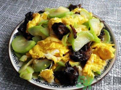 黑木耳怎么做好吃？黑木耳的家常做法？