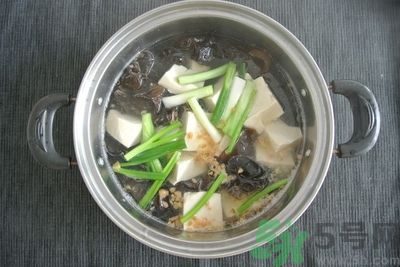 黑木耳可以治便秘嗎？黑木耳有什么食療的方法？