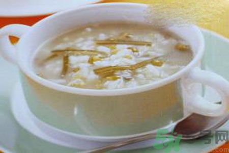 皮膚過敏怎么辦？皮膚過敏吃什么？