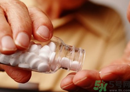 胃潰瘍的早期癥狀有哪些？胃潰瘍的癥狀有哪些？