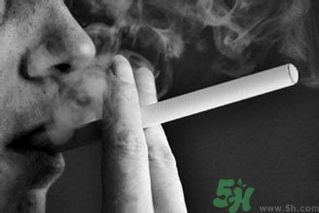 胃潰瘍可以抽煙嗎？胃潰瘍抽煙好嗎？