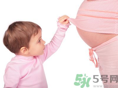 想懷孕擠破頭懷孕要排隊(duì) 不按學(xué)校規(guī)定就開除！