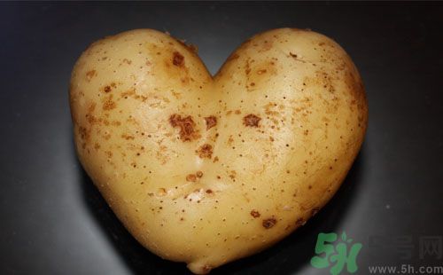 土豆變綠還能吃嗎？土豆變綠有什么危害？