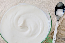 菠蘿可以和酸奶一起吃嗎？菠蘿和酸奶能一起吃嗎？