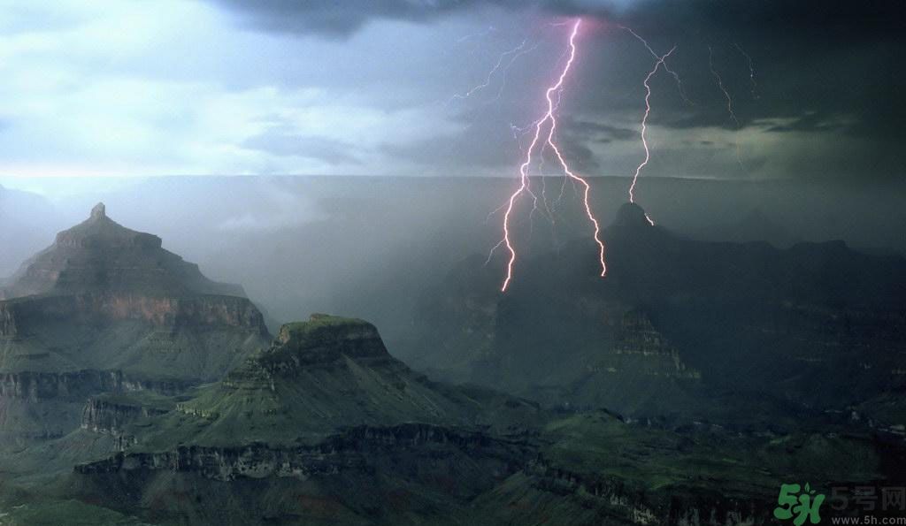 一家人掃墓遭雷擊是怎么回事？出行怎樣避雷？