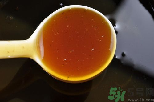 蜂蜜擦臉可以不洗嗎?蜂蜜擦臉多長時(shí)間洗