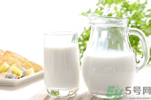 牛奶和酸奶哪個(gè)更加健康？牛奶和酸奶哪個(gè)更好？