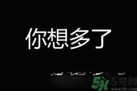 校服帶反光標志防早戀是怎么回事？校服為什么要帶反光標志？