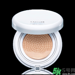 蘭芝氣墊bb13號跟21號哪個更白？蘭芝氣墊bb色差大嗎？