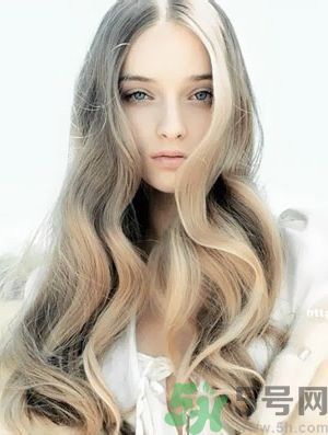 自己怎么吹卷發(fā)？吹卷發(fā)的小竅門？