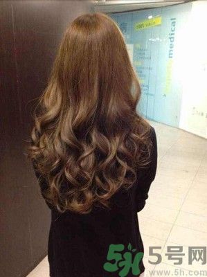 自己怎么吹卷發(fā)？吹卷發(fā)的小竅門？