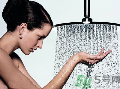 早上和晚上哪個(gè)時(shí)候洗澡更健康？什么時(shí)候可以洗澡？