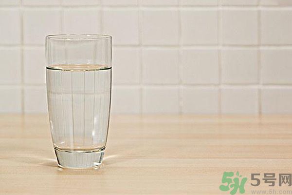 早上起床喝白開水好嗎？喝白開水好還是茶水好？