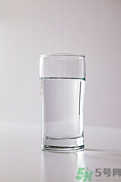 早上起床喝白開水好嗎？喝白開水好還是茶水好？