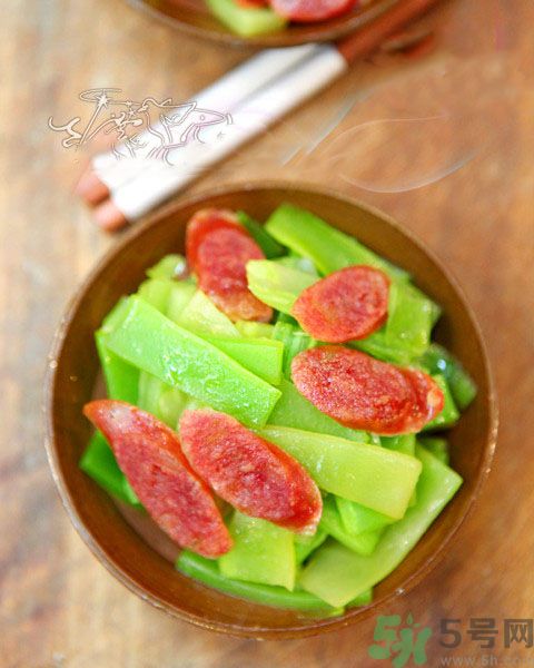 西藍(lán)花炒臘腸怎么做？西藍(lán)花炒臘腸好吃嗎？