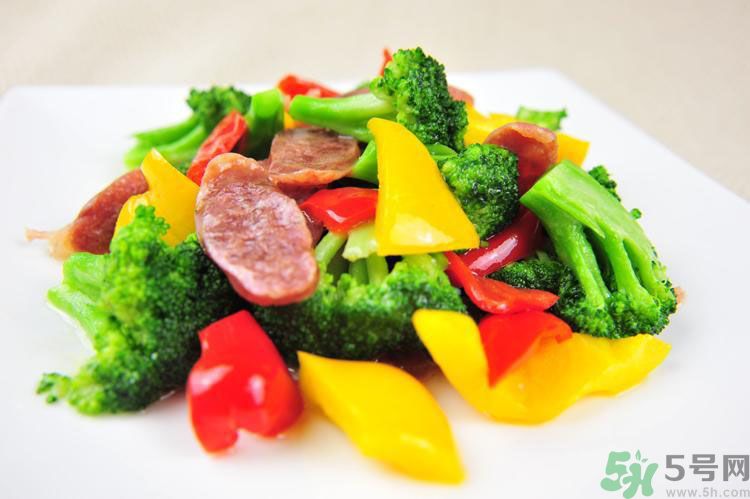 西藍(lán)花炒臘腸怎么做？西藍(lán)花炒臘腸好吃嗎？
