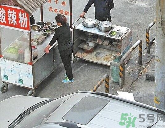 住窩棚夫婦倆十多年堅(jiān)守女兒失蹤路口 如何預(yù)防孩子走失？