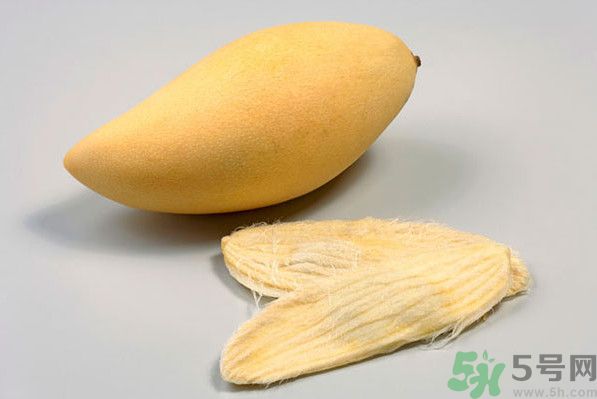 香瓜和芒果能一起吃嗎？香瓜和芒果一起吃肚子疼怎么回事