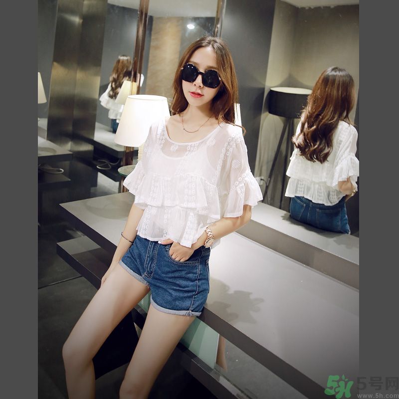 胸小的女生怎么穿衣服好看？胸小的女生怎么穿衣顯得胸大？