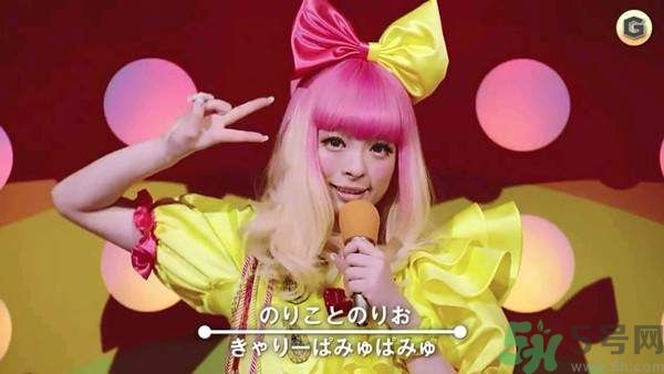 卡莉醬的原宿彩妝造型有什么特點？是不是瑰色楓葉蛾的仿妝？