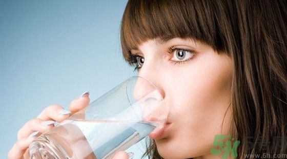 喝水能防腎結(jié)石嗎？喝水怎么預(yù)防腎結(jié)石？