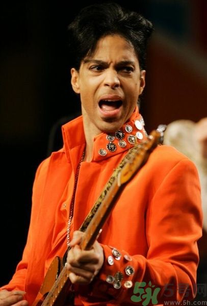 邁克爾·杰克遜昔日勁敵Prince離世的原因是什么？