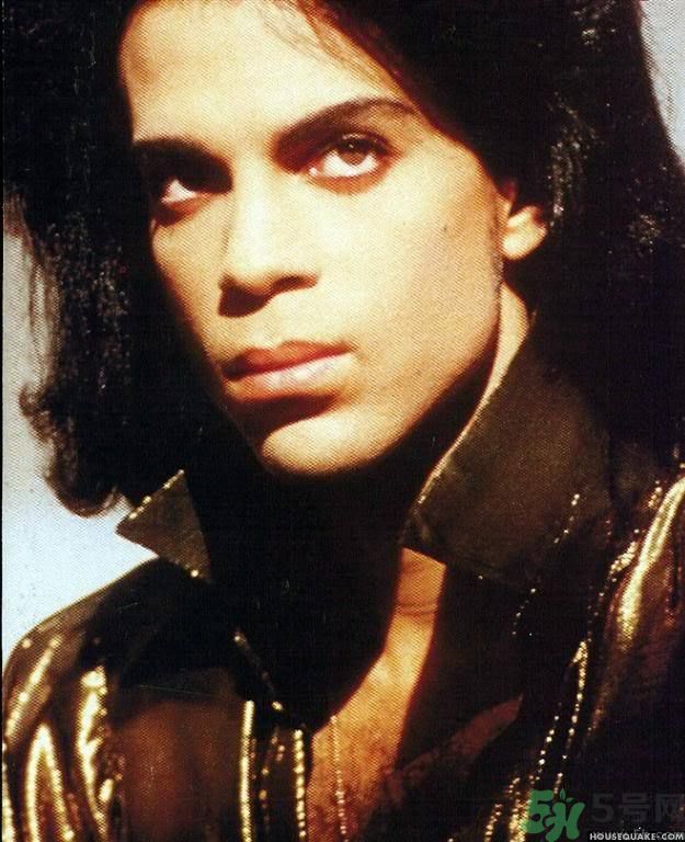 邁克爾·杰克遜昔日勁敵Prince離世的原因是什么？