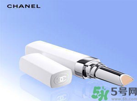 1香奈兒珍珠光采遮瑕筆適合什么膚質(zhì)？敏感膚質(zhì)可以用香奈兒珍珠光采遮瑕筆嗎？