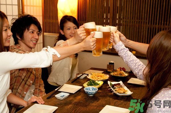 喝酒怎樣才能不傷身？飲酒要注意些什么？